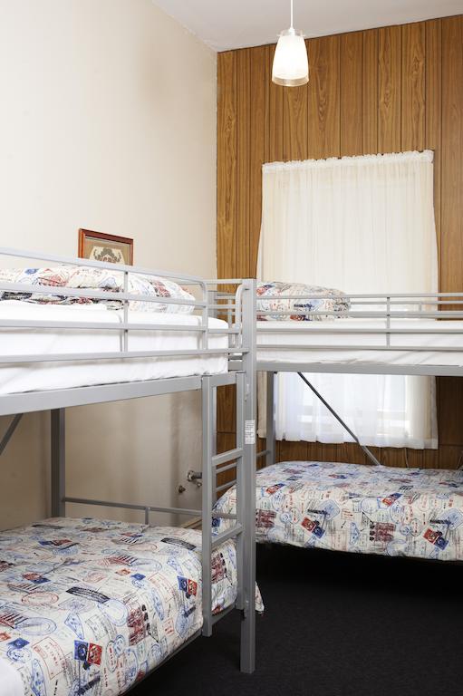 The Cally Hotel Warrnambool Room photo