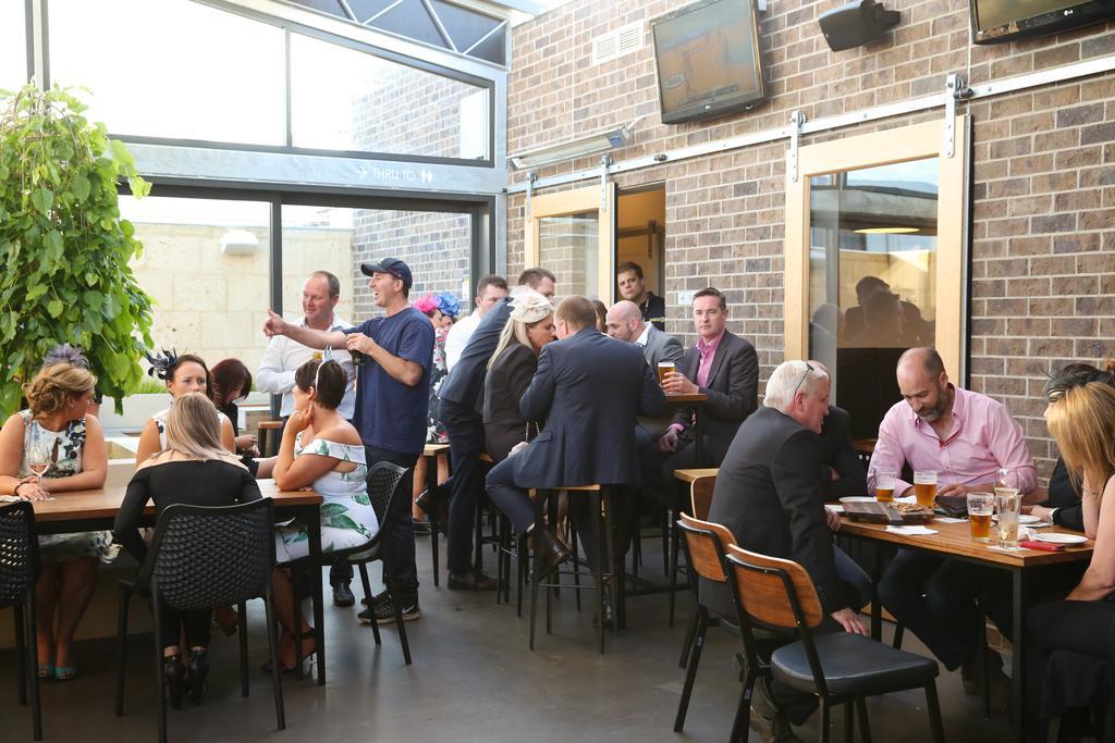 The Cally Hotel Warrnambool Exterior photo