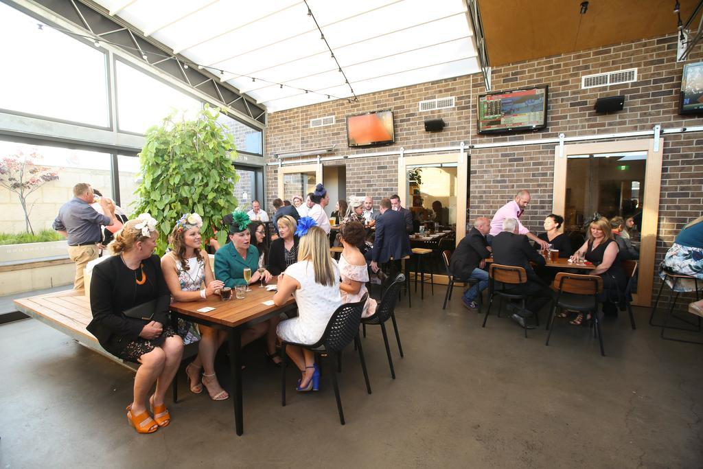 The Cally Hotel Warrnambool Exterior photo